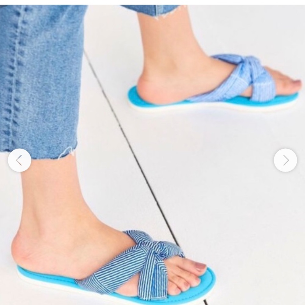 Urban outfitters puffy slides
